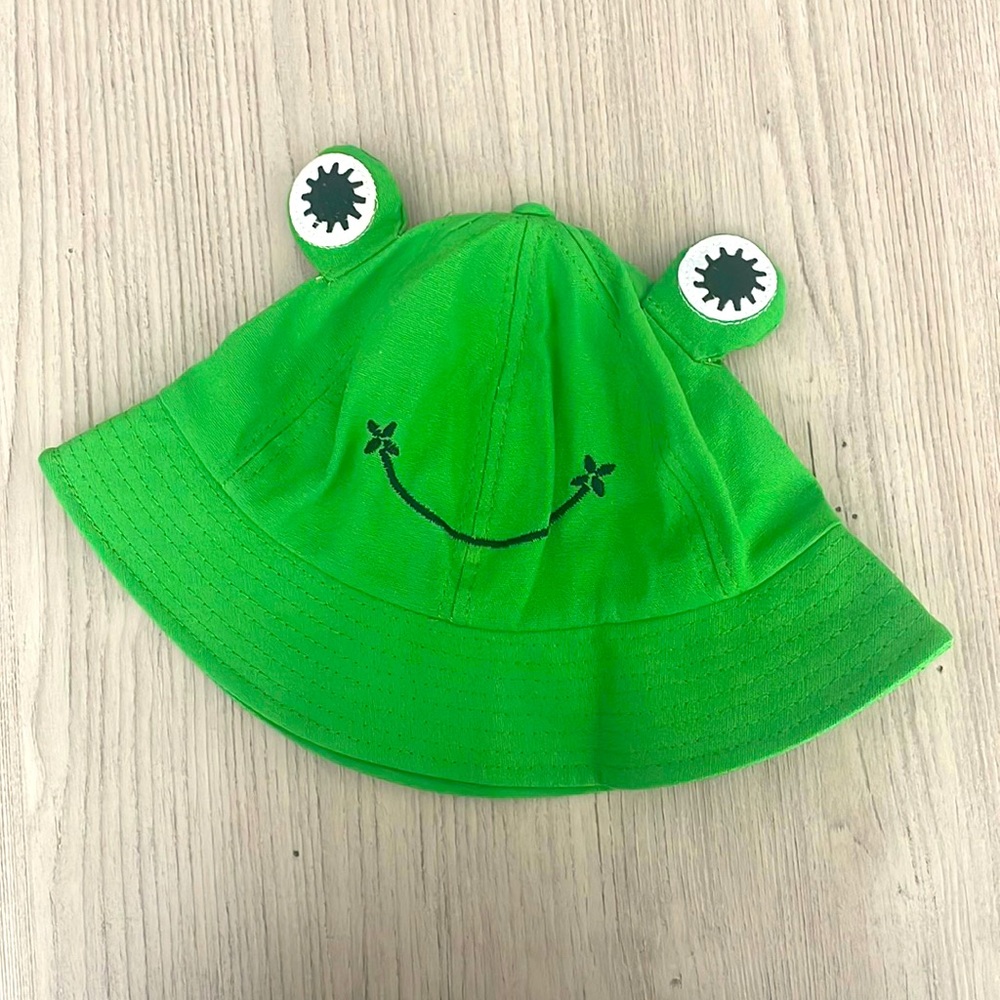 Frog bucket hat